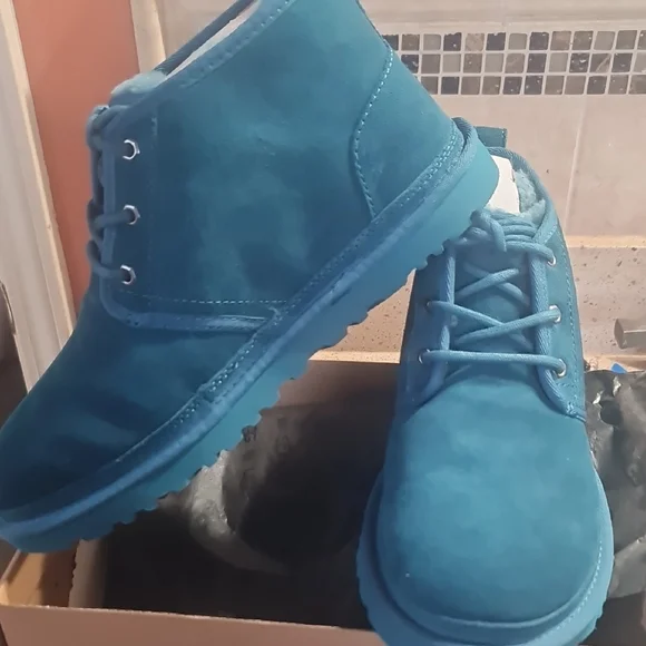 NIB UGG Men's M / 3236 Nuemel US 10 Chukka Suede Boots NEW NAVY 💙💚 - Picture 5 of 15